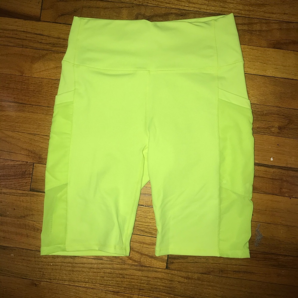 FABLETICS MILA POCKET SHORTS